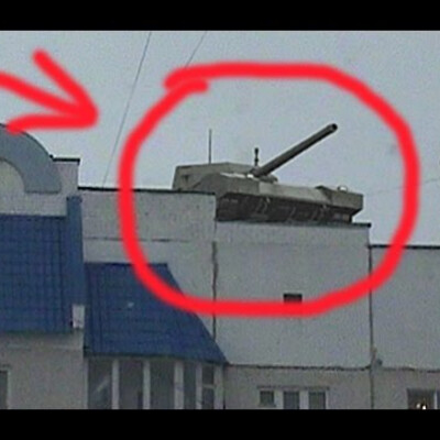 Танк падает с крыши