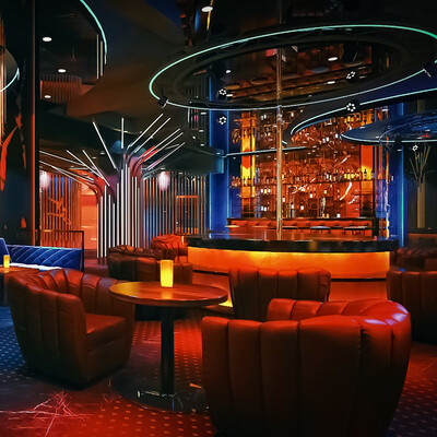 HUUHDIIN 100 STRIP BAR INTERIOR