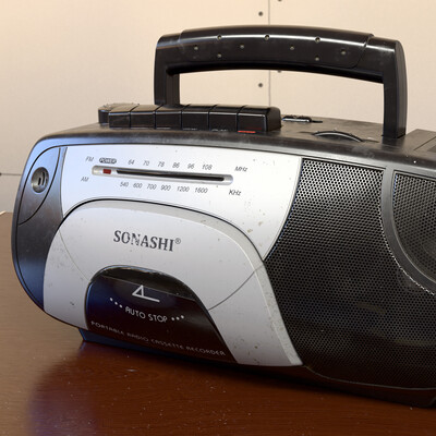 SONASHI PORTABLE RADIO CASSETTE RECORDER